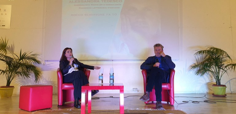 Antonio Manzini con Alessandra Tedesco sul palco