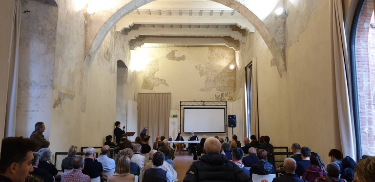 Maurizio Crosetti con Annarita Briganti nella Sala dell'Affresco del Castello Sforzesco