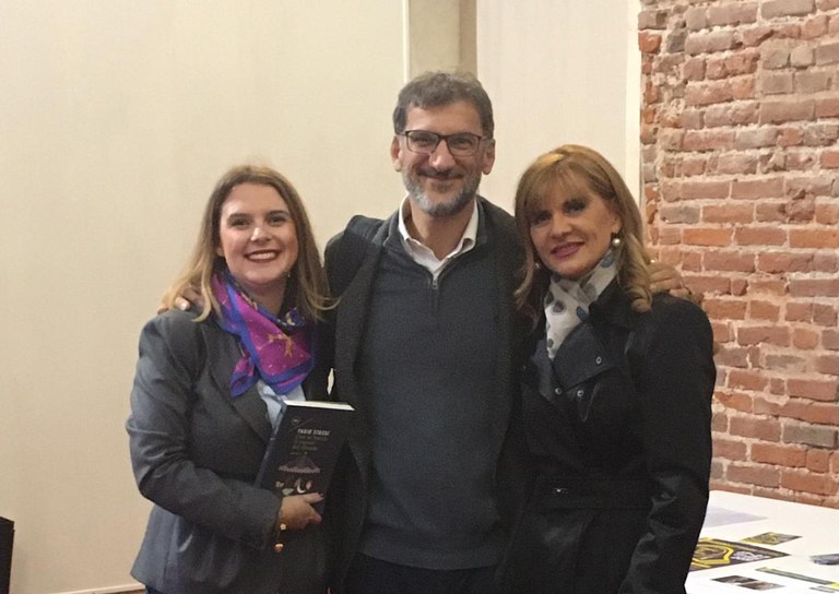 Fabio Stassi con Martina Azzolari alla sua destra e Franca Ottoboni alla sua sinistra